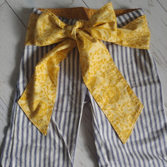 Persnickety double ruffle denim pants with sash - Picture 7 of 8